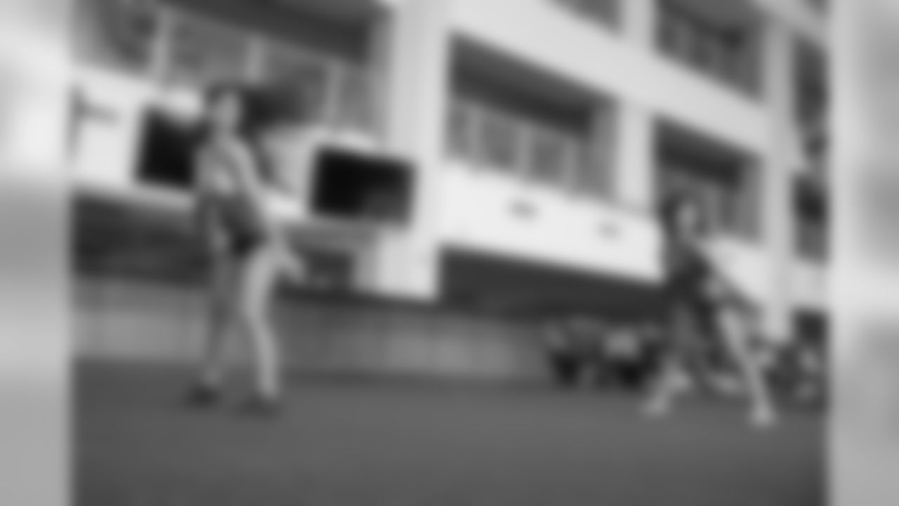 034r2069_0.jpg