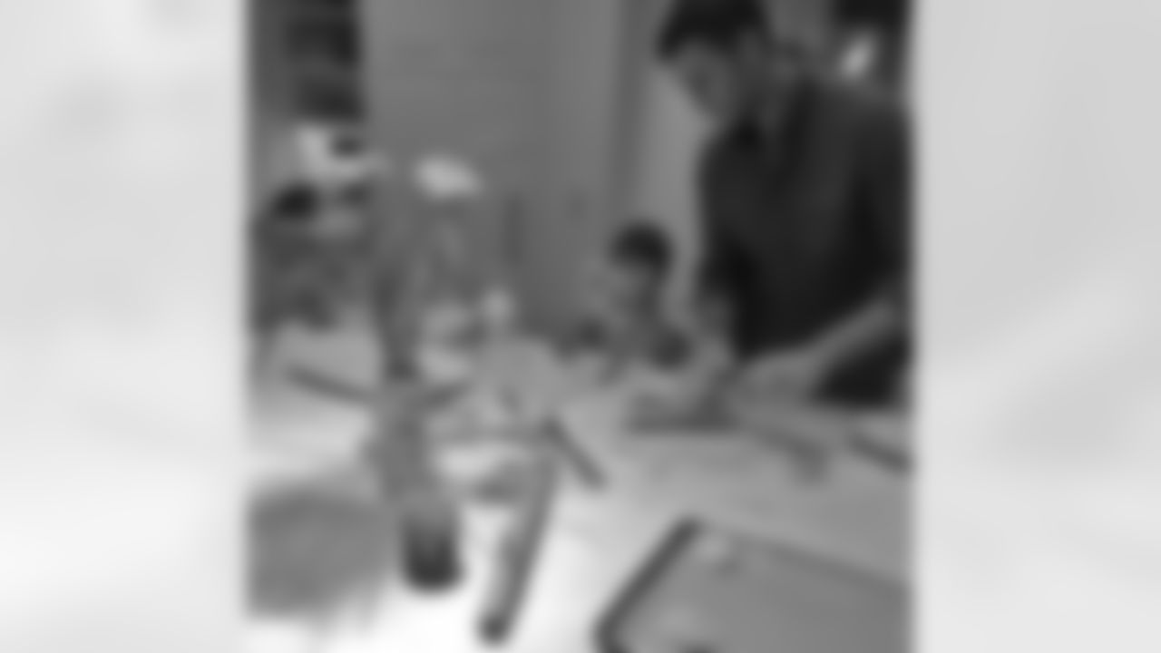 20161130-tom-brady-social-scene.jpg