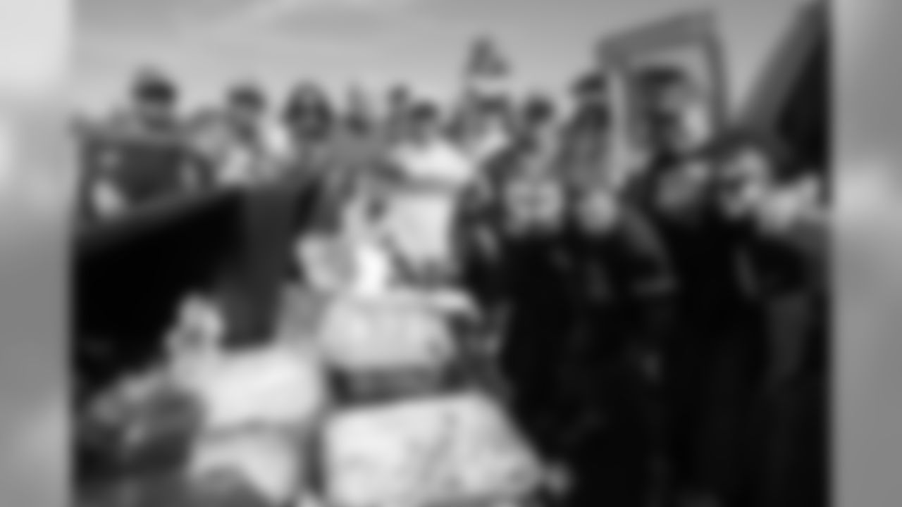 092715tailgating_ea03.jpg