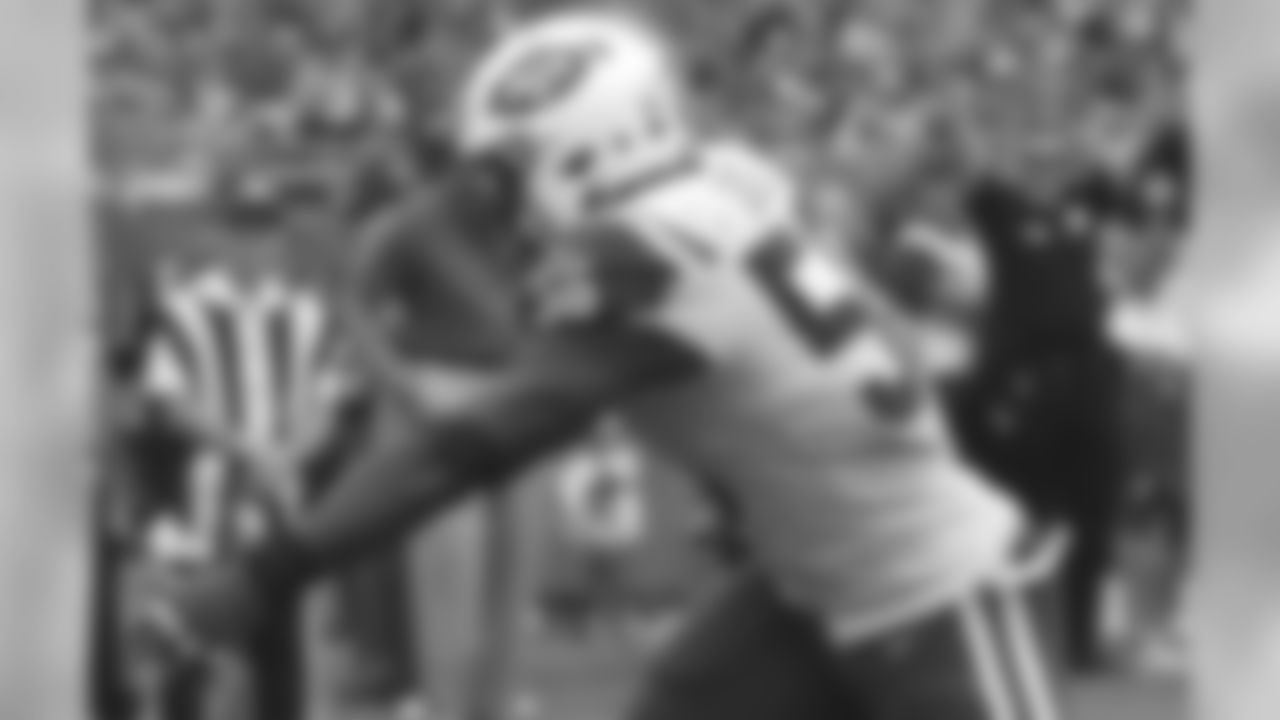 Demario Davis - New York's middle linebacker is having a hugely productive season, leading the Jets with 154 tackles in 15 starts to go along with five sacks, 10 QB hits, three passes defensed and a fumble recovery. New England's front five and fullback James Develin need to deal with Davis in order to get the offense rolling. (AP Photo/Jason Behnken)