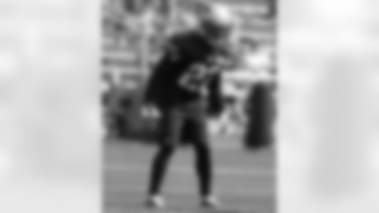 Win #4. Returning from a four-game suspension, Tom Brady put up Brady-like numbers, going 28-for-40 for 406 yards and three TDs – all to tight end Martellus Bennett – as the Patriots defeated the Browns 33-13.