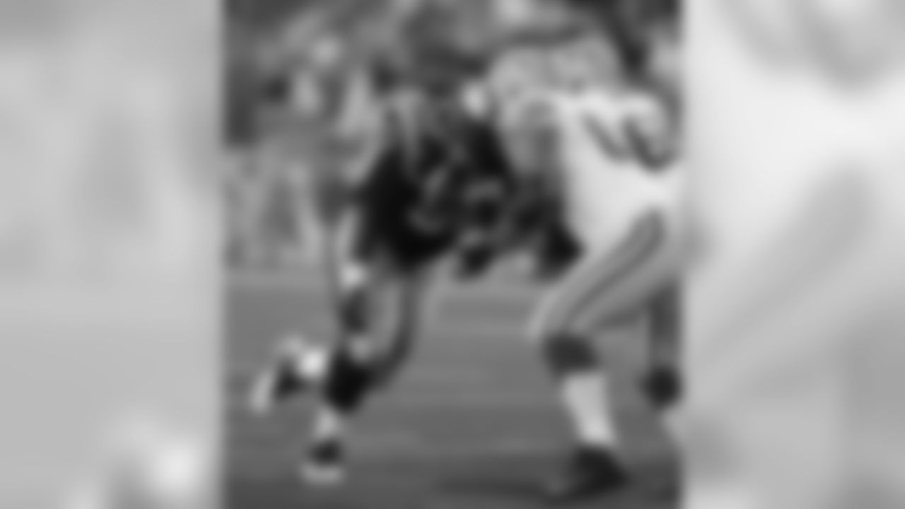 New England Patriots defensive tackle Malcom Brown (92) on the line of scrimmage in the first half of an NFL preseason football game Thursday, Aug. 13, 2015, in Foxborough, Mass. (AP Photo/Charles Krupa)