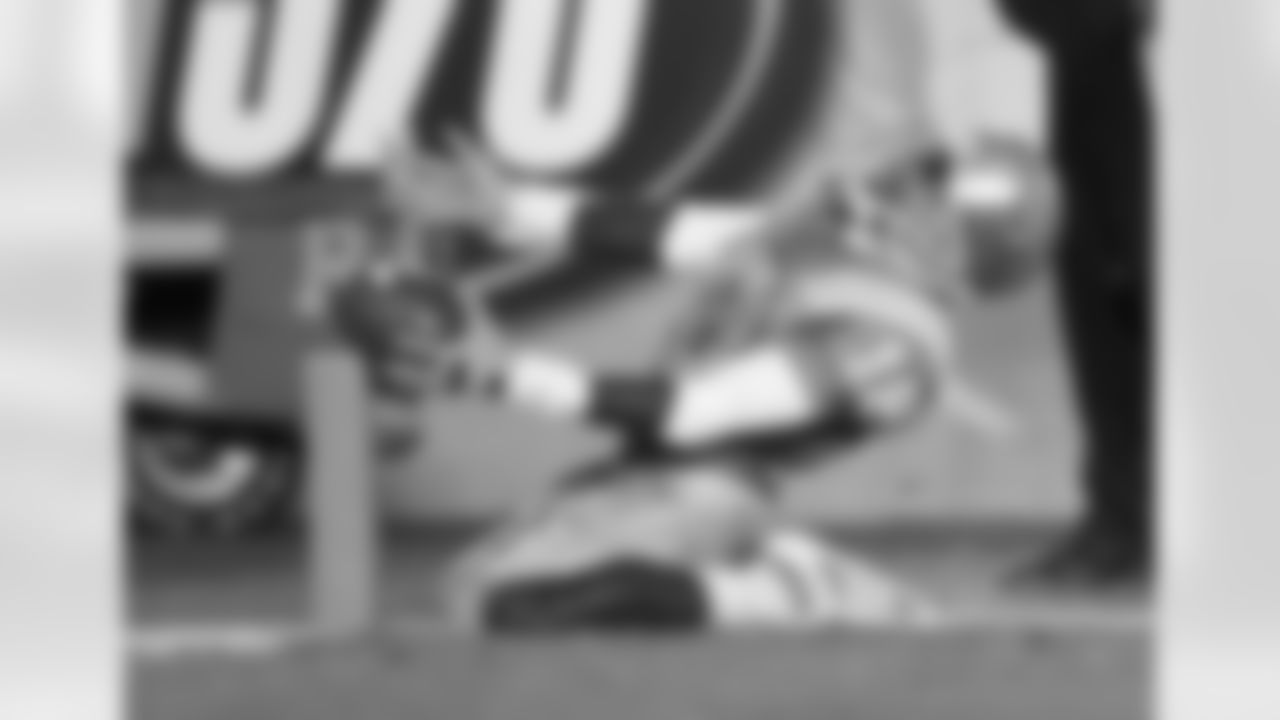 UCLA's Matthew Slater celebrates his touchdown after running back a kickoff against Washington during the second half,Saturday, Sept. 22, 2007, in Pasadena, Calif. UCLA won 44-31. (AP Photo/Gus Ruelas)