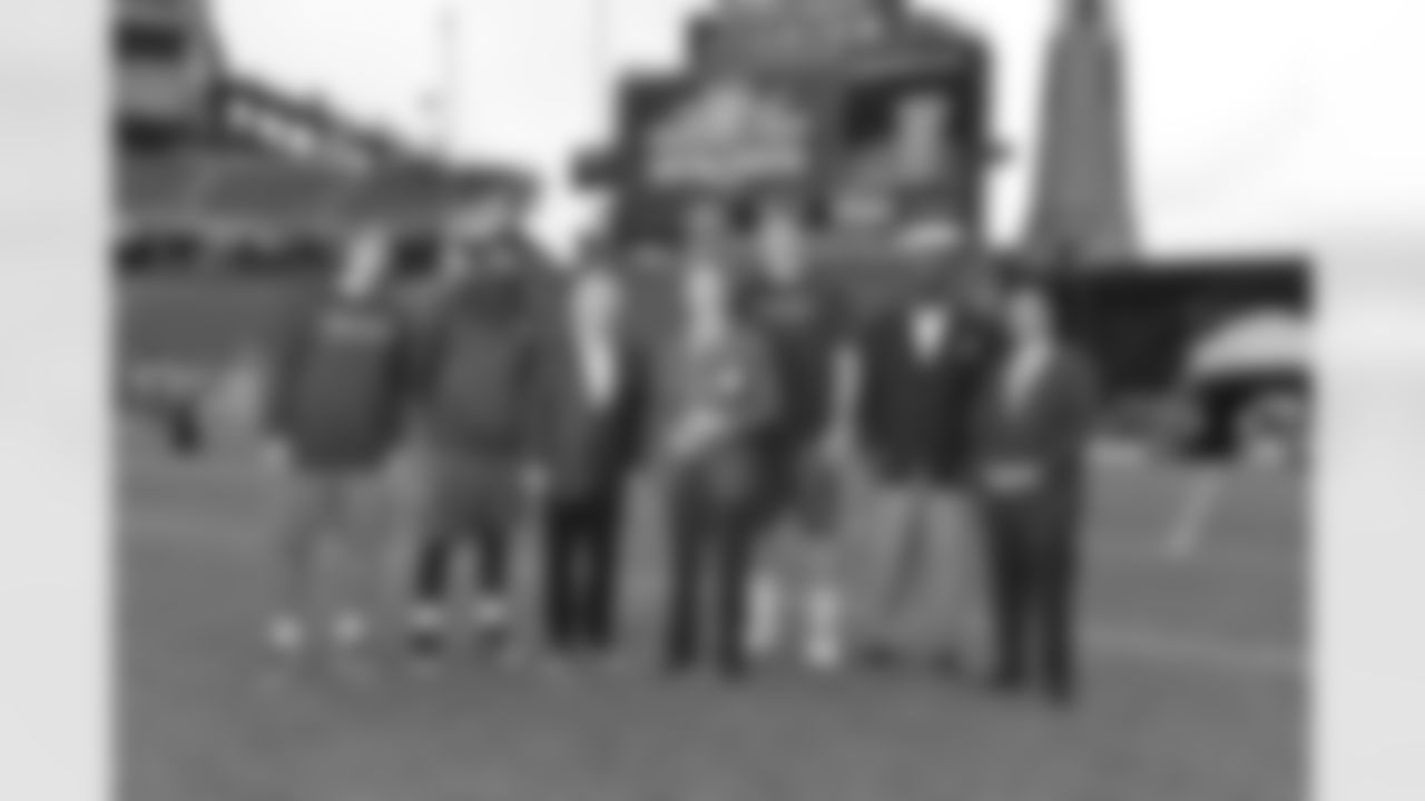 hartfordscampcourant_charlielenore_field1_small.jpg