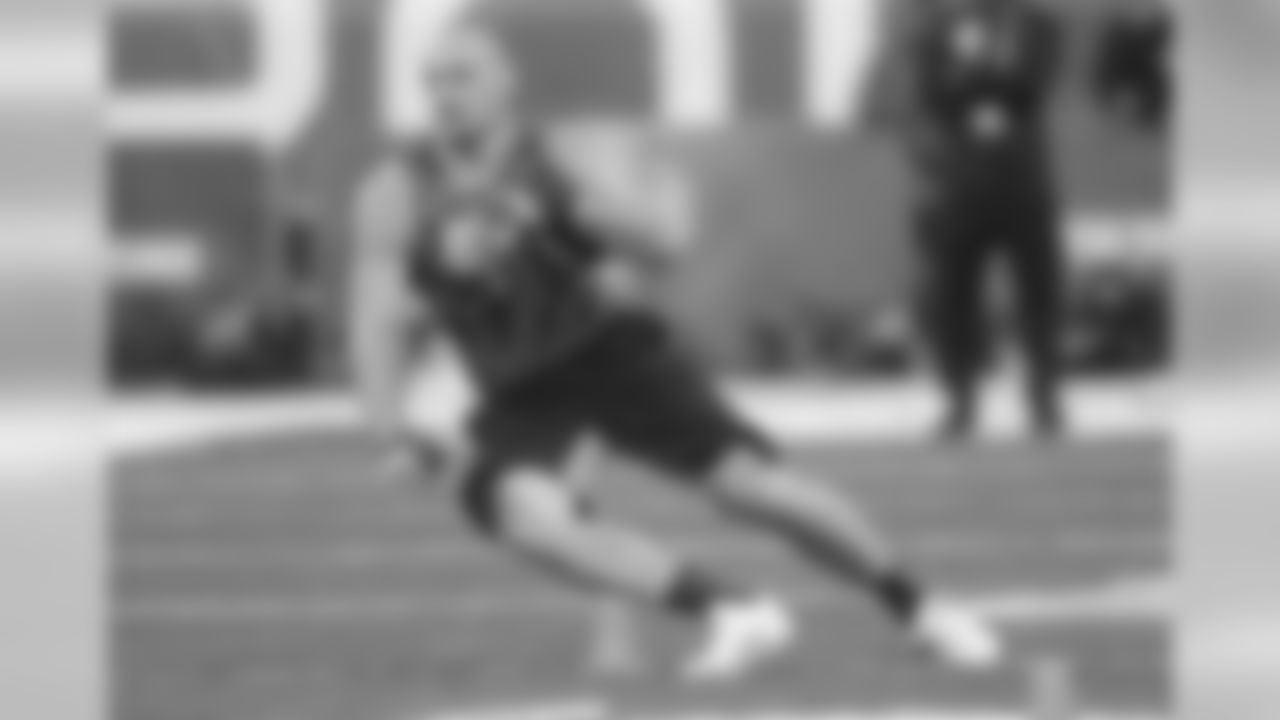Nebraska running back Rex Burkhead runs a drill during the NFL football scouting combine in Indianapolis, Sunday, Feb. 24, 2013. (AP Photo/Dave Martin)