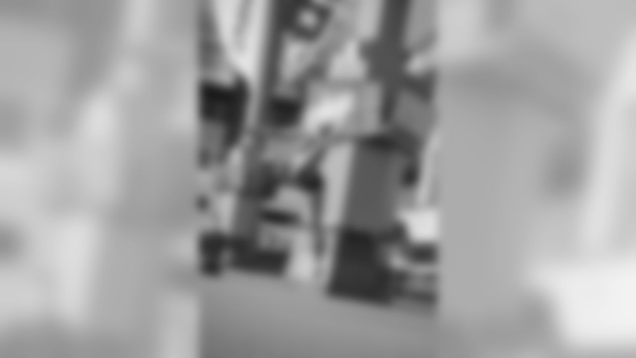 034r2299_0.jpg