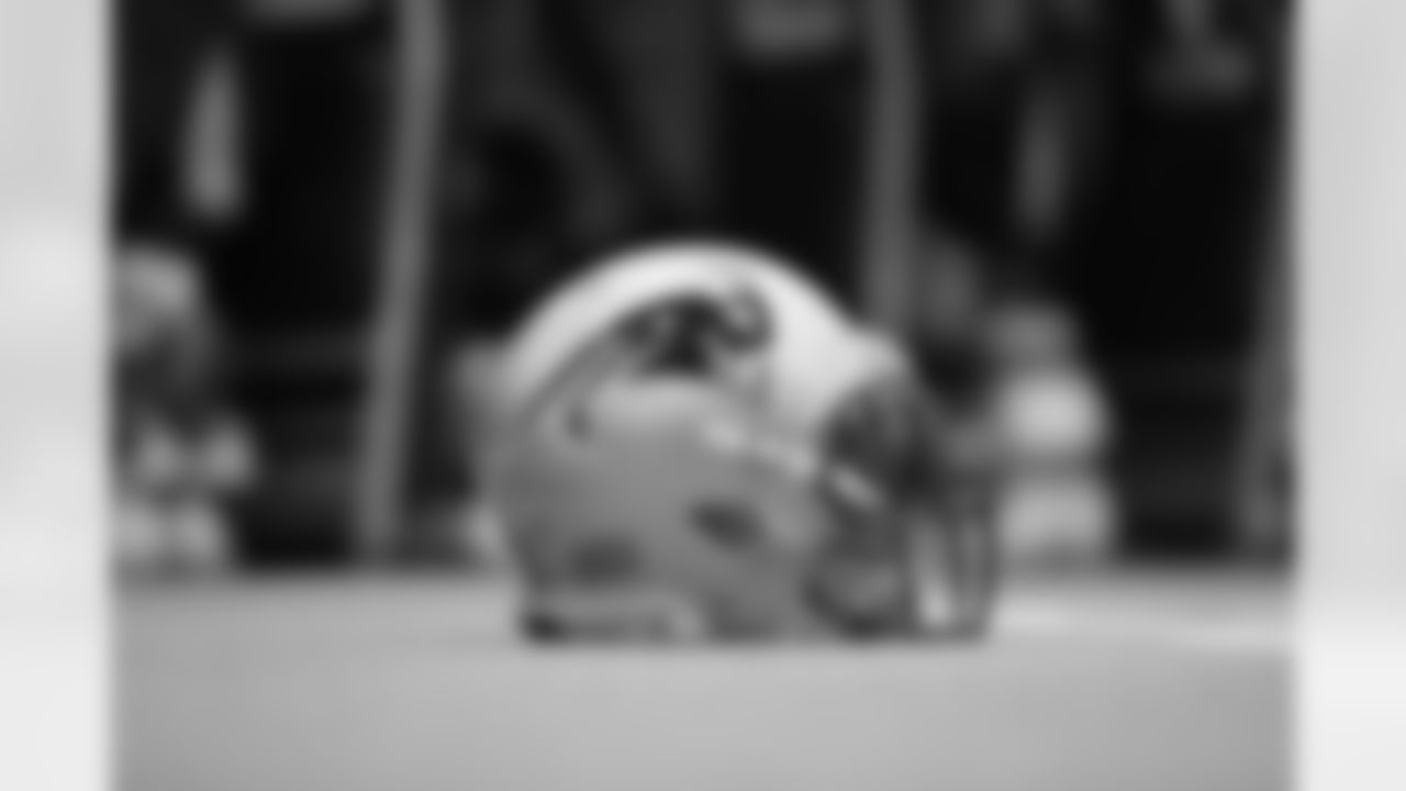 md112617lockerroom-approved_ds19-watermarked.jpg