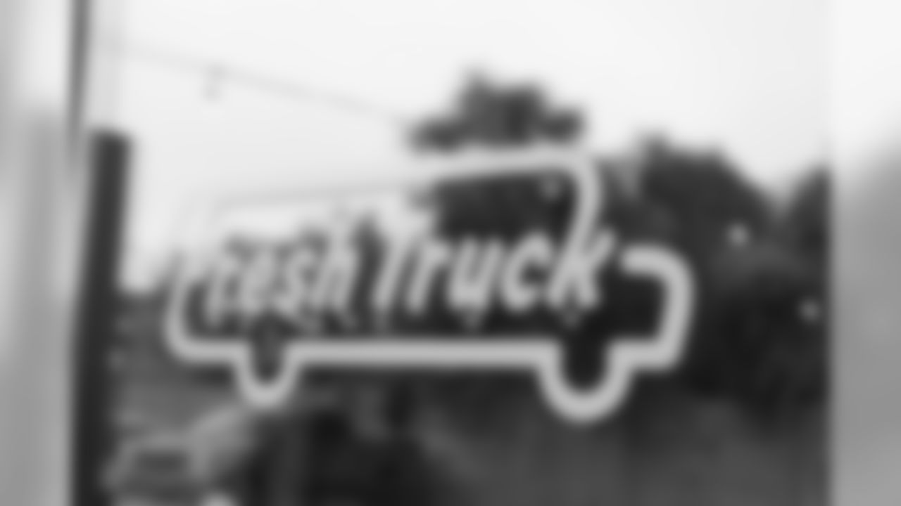091817freshtruck_russ_mezikofsky001.jpg