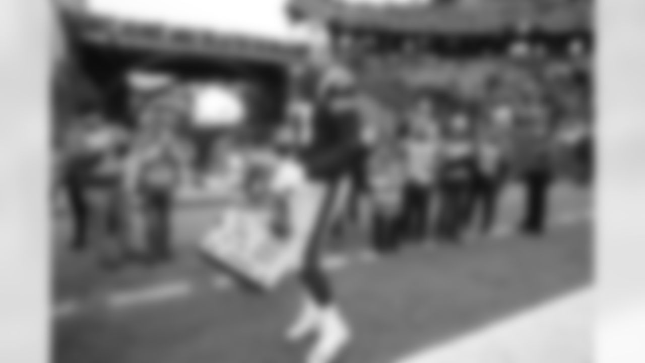 thankyoufans_bb122417_mrkt2466.jpg