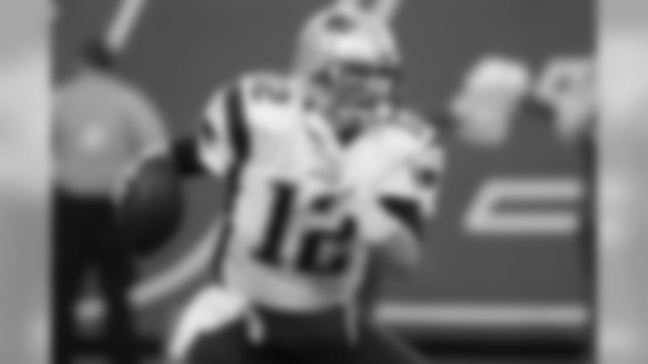 New England Patriots' Tom Brady (12) avoids the rush during the second half of an NFL football game against the New York Jets Sunday, Dec. 27, 2015, in East Rutherford, N.J. (AP Photo/Seth Wenig)