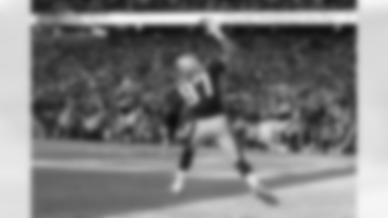 New England Patriots tight end Rob Gronkowski (87) spikes the ball after scoring a touchdown against the Pittsburgh Steelers defense during the NFL football kickoff game at Gillette Stadium on Thursday, Sept. 10, 2015 in Foxborough, Mass. (Ben Liebenberg via AP)