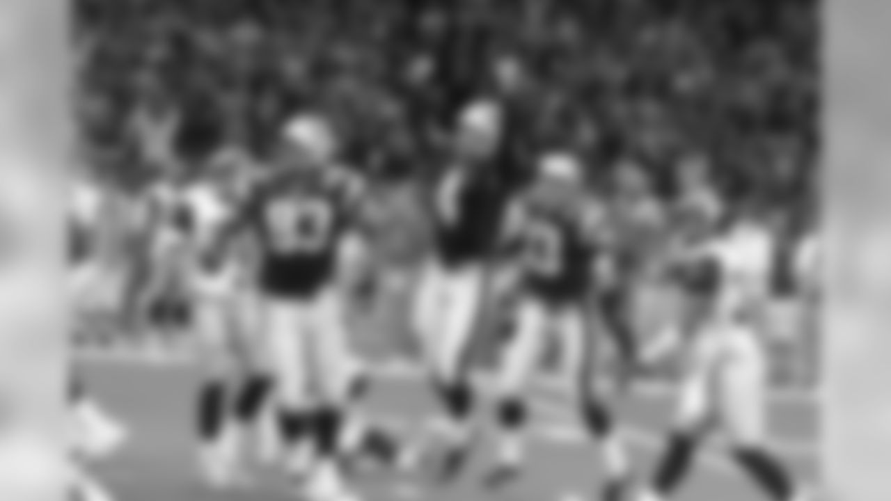 Adam Vinatieri game-winning 48-yard field goal (XXXVI vs Rams)