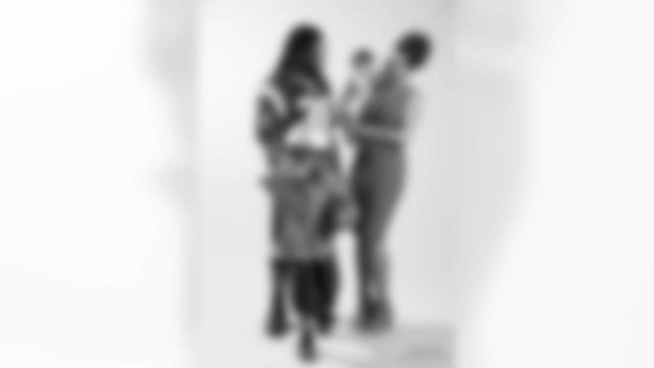 NFL: Patriot Fathers and Babies
Portraits
Gillette Stadium/Foxborough, MA, USA
06/02/2017
SI-896 TK1
Credit: Taylor Ballantyne