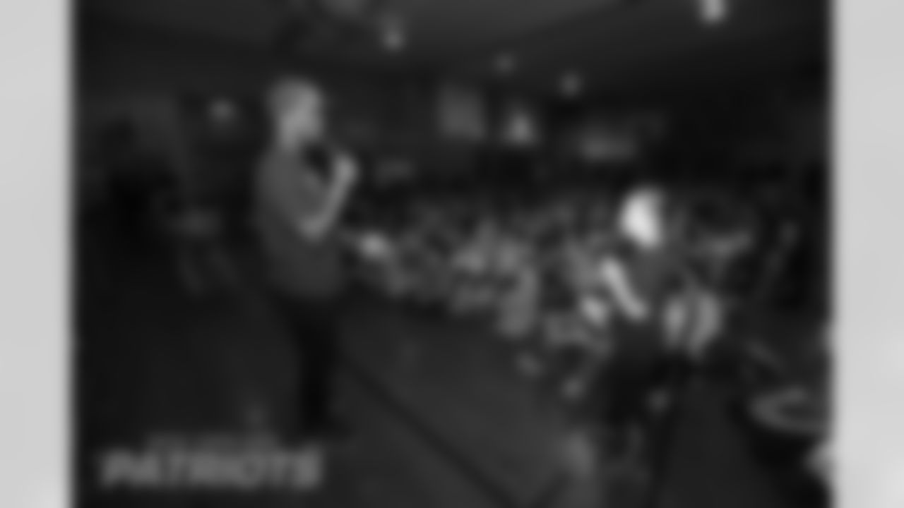 040416mccourty-takeplayertoschool-eja_050-watermarked.jpg