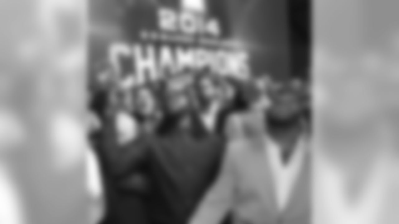 20150614-ring-ceremony-dsp-group-cheering.jpg