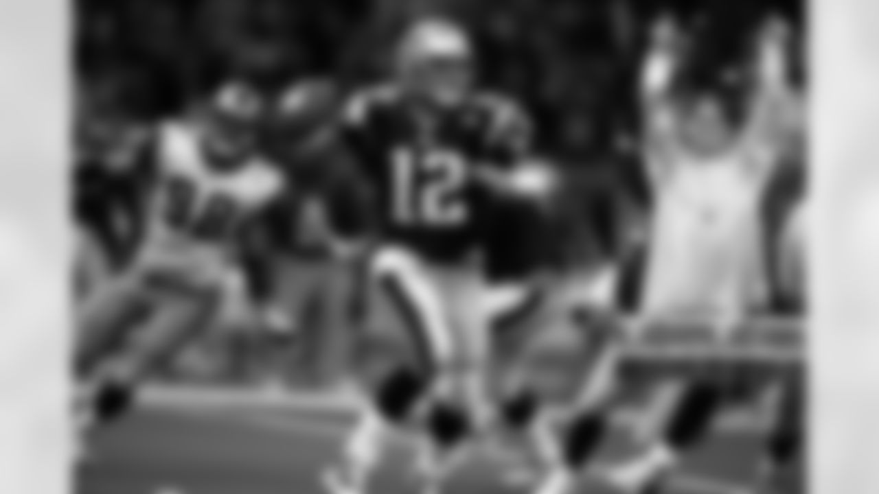 Feb. 3, 2002. Super Bowl XXXVI.Patriots 20, Rams 17.Brady: 16-of-27, 145 yards, 1 TD.