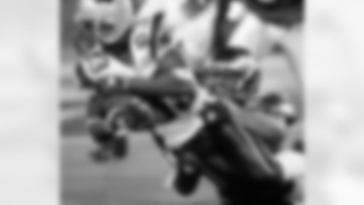 Deion Branch ties a then-SB record with 11 receptions (XXXIX vs Eagles).
