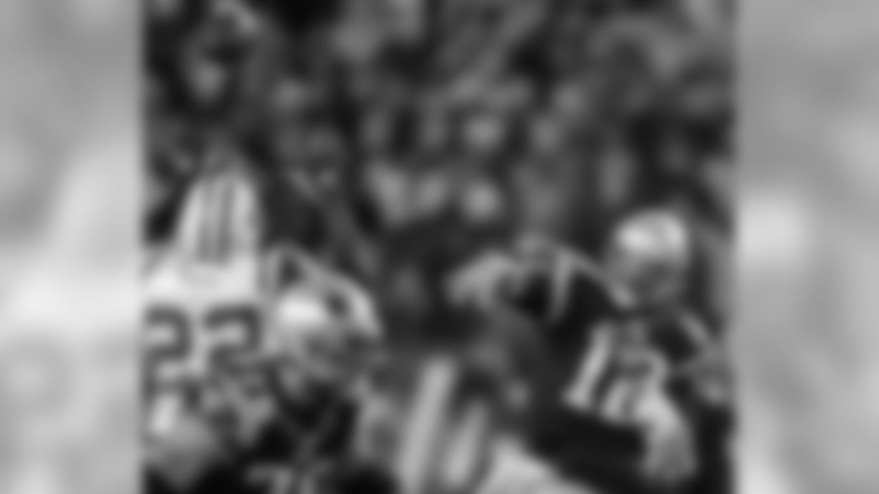 The Jets' eight-game road winning streak was snapped when Tom Brady threw four TD passes – all to different receivers – as the Patriots rolled to a 45-3 win on Dec. 6, 2010.