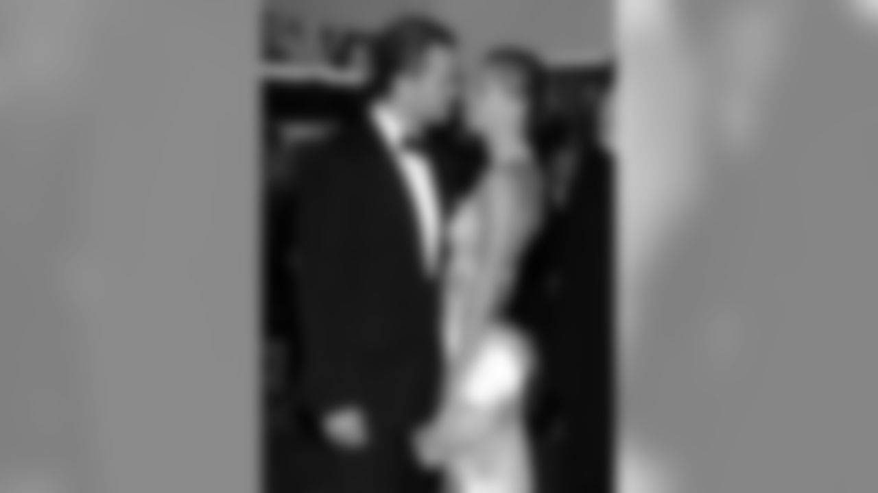 * RECROPPED VERSION OF NYJW106 * Tom Brady and Gisele Bundchen arrive at the Metropolitan Museum of Art's Costume Institute Gala, in New York on Monday, May 5, 2008. (AP Photo/Peter Kramer)