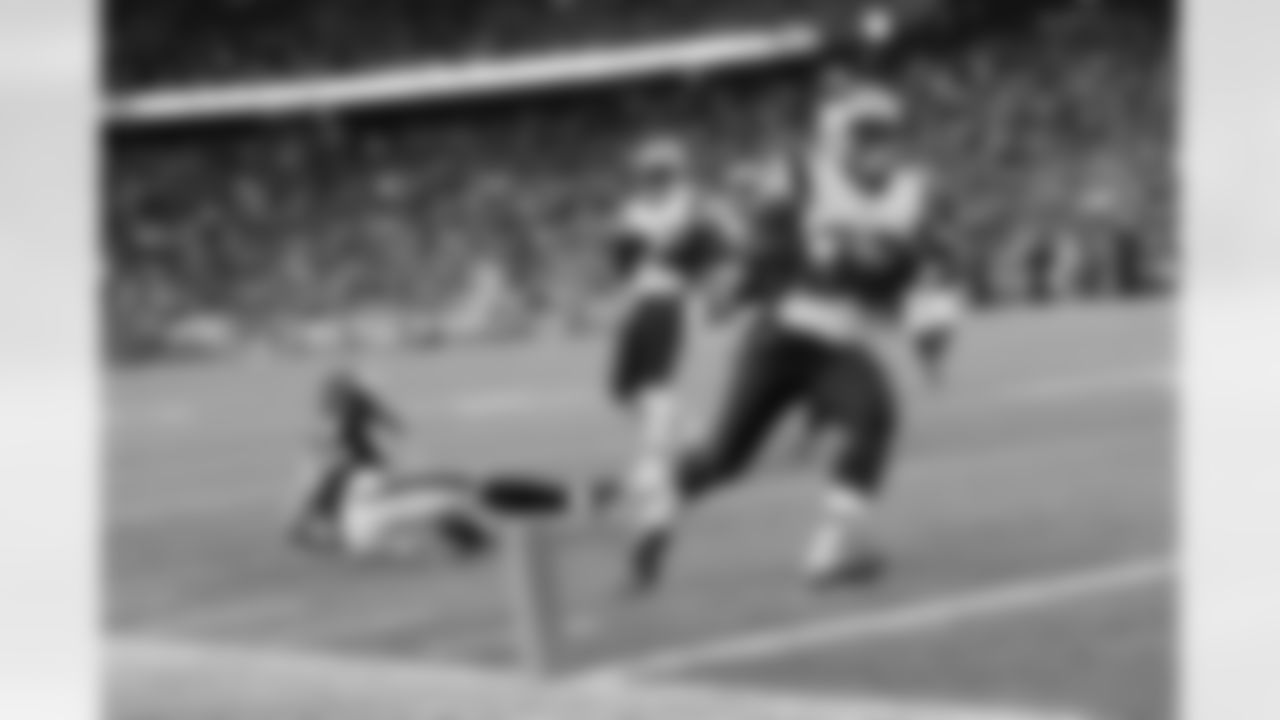 New England Patriots running back Jonas Gray (35) goes in for a touchdown in action against the Philadelphia Eagles on Friday August 15, 2014 at Foxboro Stadium in Foxboro, Damian Strohmeyer AP Images for Nike