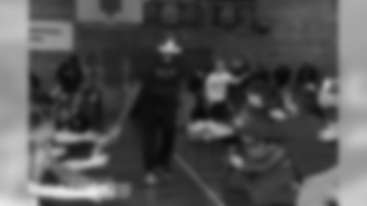 040416mccourty-takeplayertoschool-eja_022-watermarked.jpg