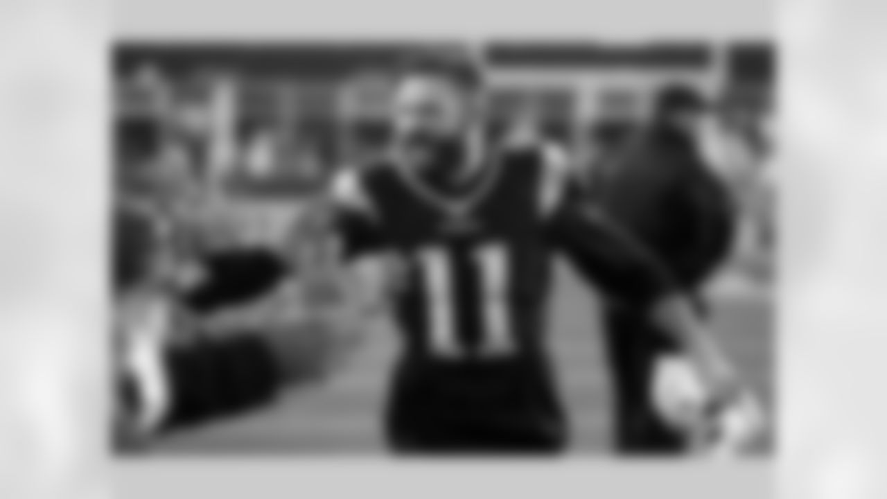 Giants Patriots Football; http://www.patriots.com/galleries/2015/09/03/giants-patriots-preseason-week-4#355526