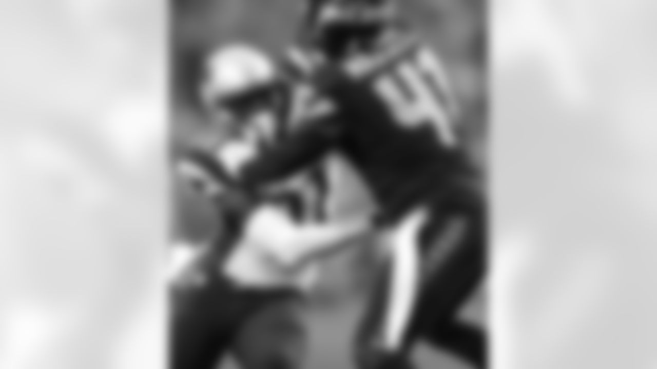 Kyle Williams, DT - Williams is a former Pro Bowl defensive tackle who has battled injuries the last few years. But he's once again healthy and a force in the middle of the defensive line that New England's young offensive linemen will have to deal with if the Patriots are to continue to run the ball successfully.