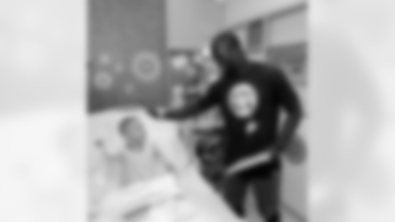 BOSTON, MA - JULY 28: New England Patriots player Devin McCourty visits Sydney and Dad at Boston Children's Hospital July 28, 2015 in Boston, Massachusetts. (Photo by Darren McCollester/Getty Images for Boston Children's Hospital)