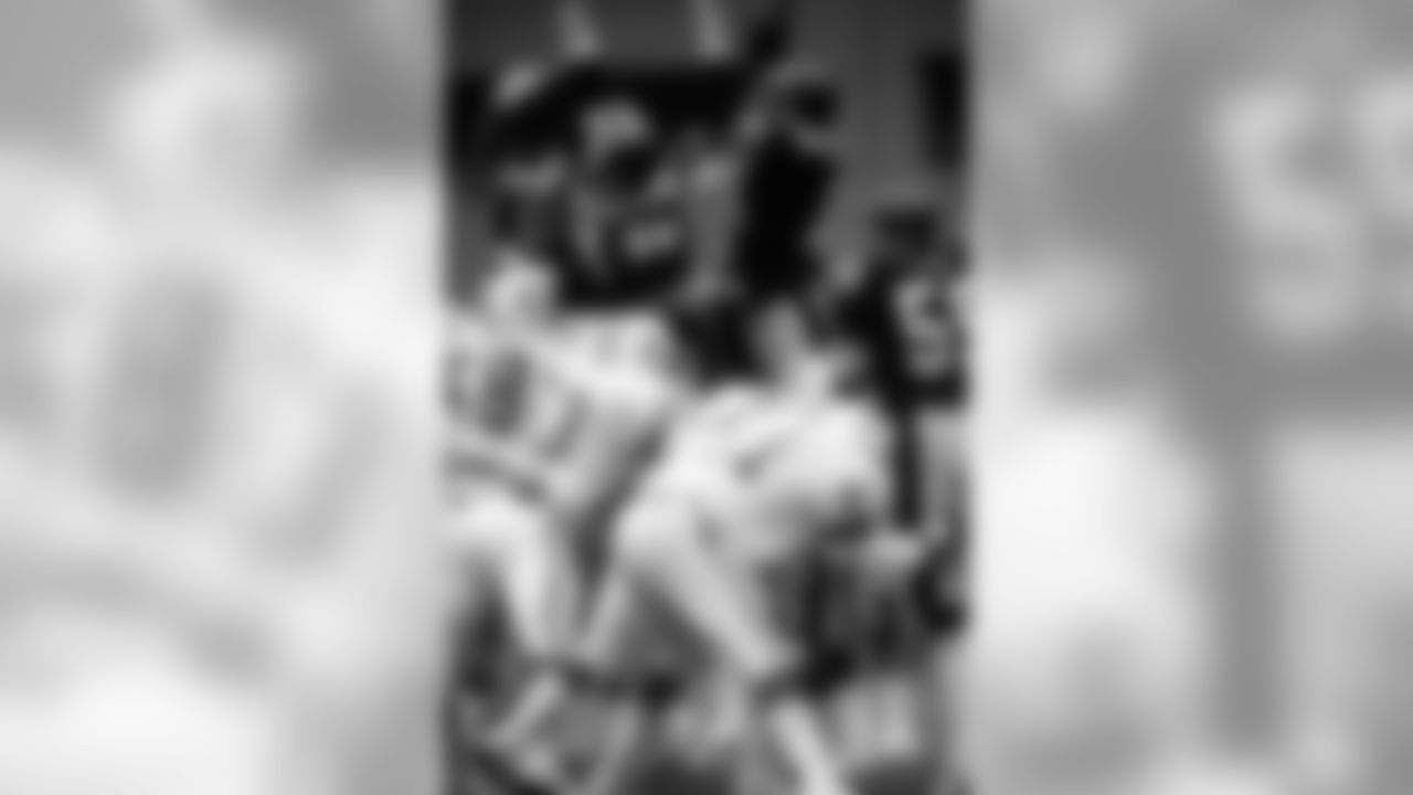 Sept. 26, 1976. Patriots 30, Steelers 27.After losing the first two games in the series, the Patriots notched their first win, rallying from a 20-9 third-quarter deficit at Three River Stadium. Steven Grogan tossed a 38-yard TD pass to Russ Francis, a 58-yard TD pass to Darryl Stingley and ran one in from six yards out.