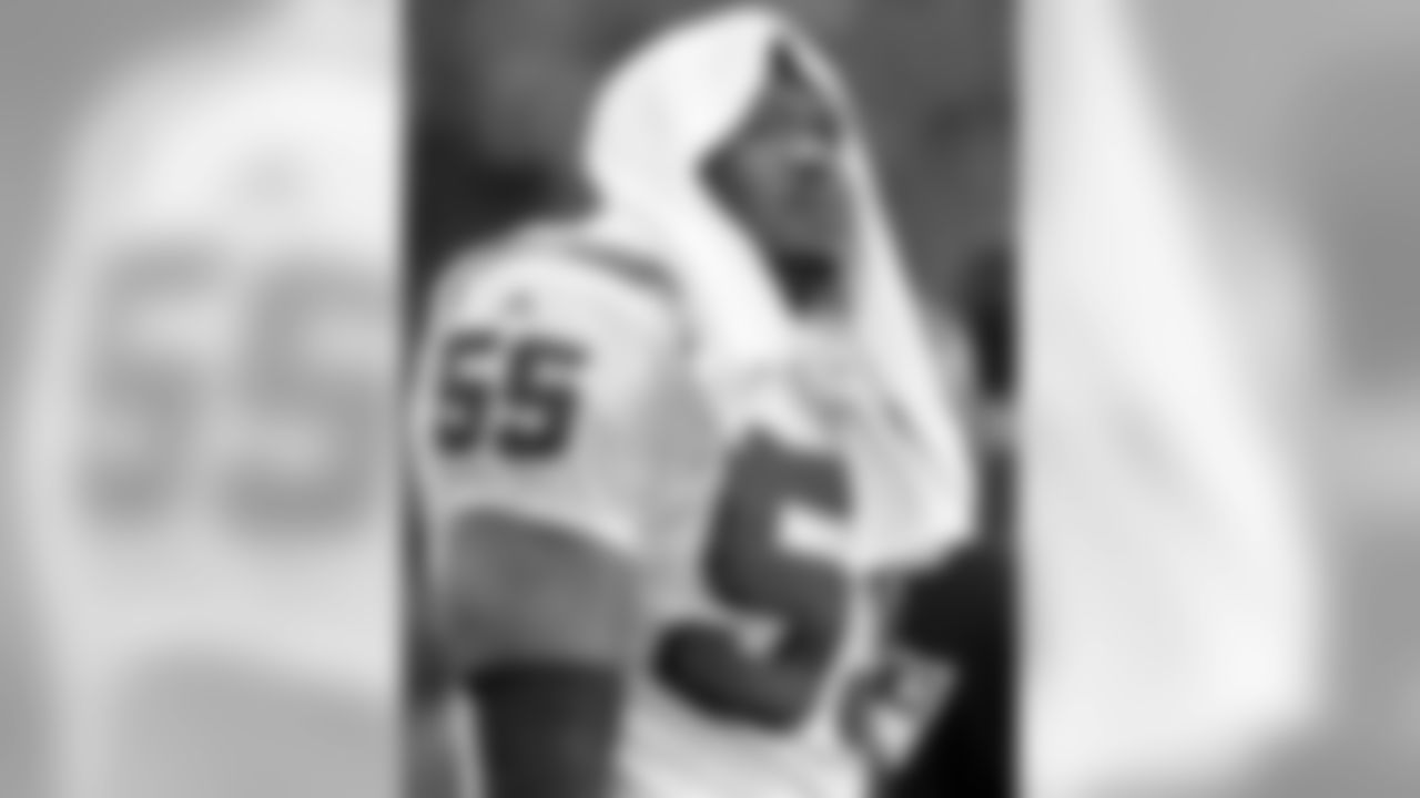 New England Patriots defensive end Willie McGinest, (55) walks off the field in defeat as the Buffalo Bills won 17-7 at Ralph Wilson Stadium, in Orchard Park, N.Y., Sunday, Nov. 28, 1999. (AP Photo/Alex Horvath)