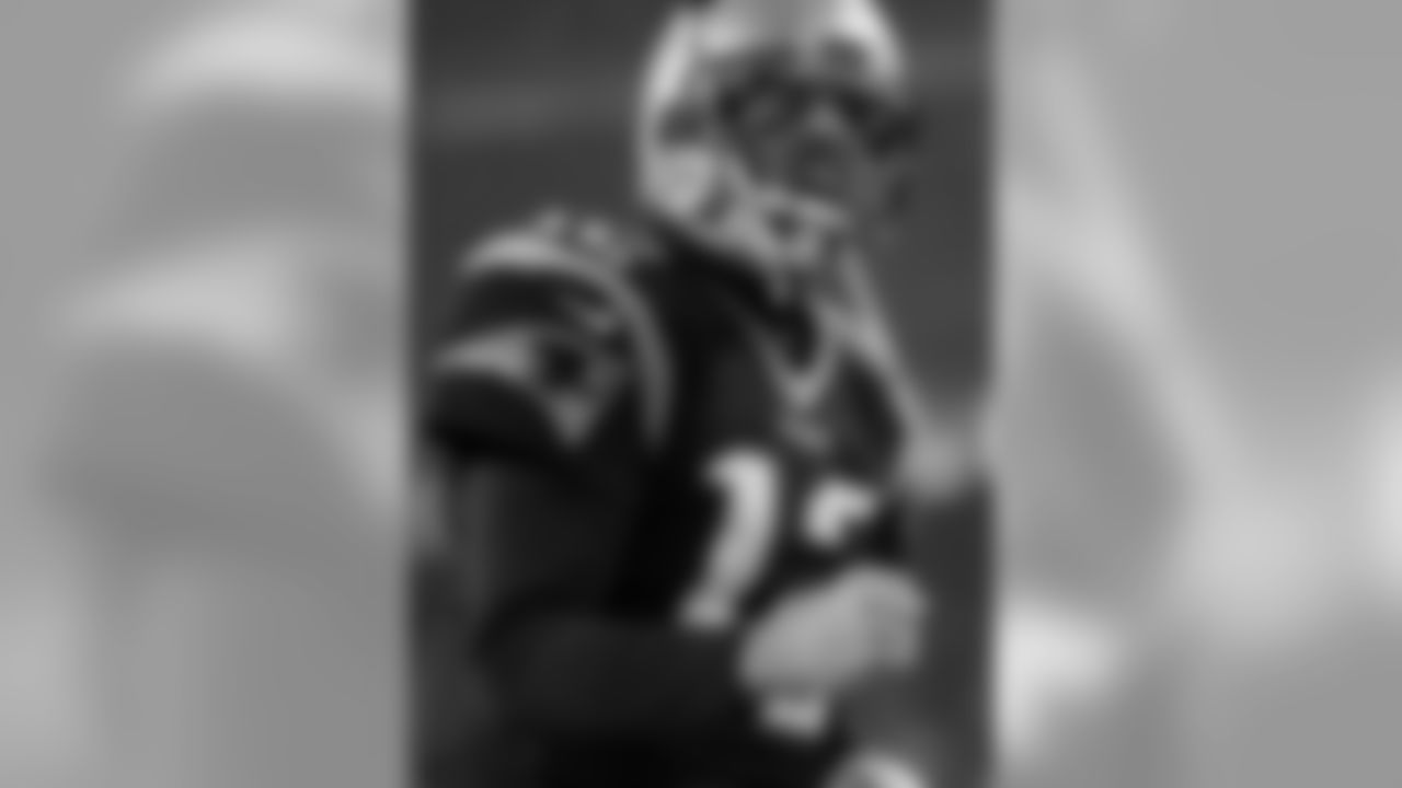 New England Patriots quarterback Tom Brady shouts as he takes the field to warm up before the AFC championship NFL football game against the Pittsburgh Steelers, Sunday, Jan. 22, 2017, in Foxborough, Mass. (AP Photo/Matt Slocum)