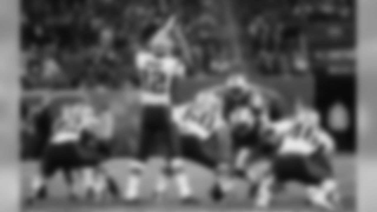New England Patriots quarterback Tom Brady (12) calls a timeout at the line of scrimmage during the first quarter of an NFL football game against the New York Jets, Sunday, Nov. 27, 2016, in East Rutherford, N.J. (AP Photo/Julio Cortez)