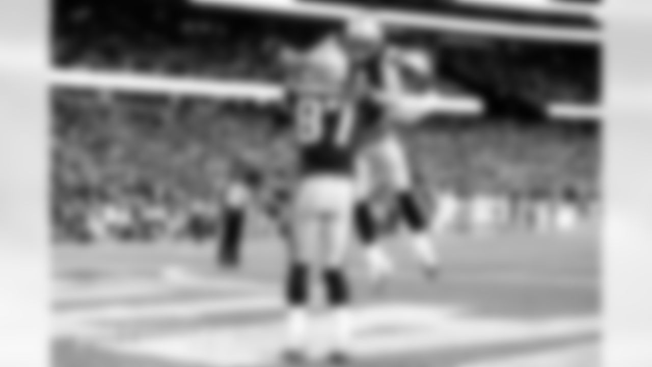 Dion Lewis – Instagram (@d_lew33): I had a great time yesterday at the Mass General Cancer Center Everyday Amazing Race (5k Run, 2K Walk, 100 yard kids dash) #EverydayAmazing @massgeneral