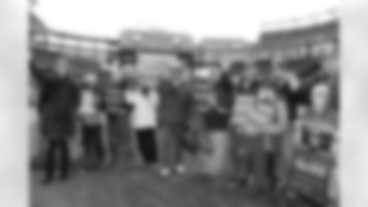 thankyoufans_bb122417_mrkt1761.jpg