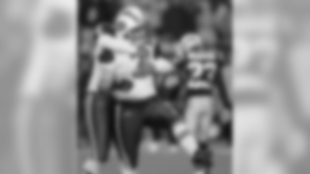 Patriots WR Randy Moss caught a game-tying TD pass with 1 second left in the fourth quarter, but the Brett Favre-led Jets won 34-31 in overtime thanks to Jay Feely's 34-yard field goal on Nov. 13, 2008.