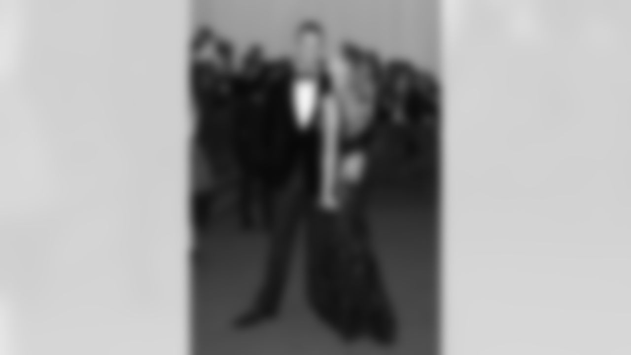 Tom Brady and Gisele Bundchen attend The Metropolitan Museum of Art's Costume Institute benefit gala celebrating "Charles James: Beyond Fashion" on Monday, May 5, 2014, in New York. (Photo by Evan Agostini/Invision/AP)