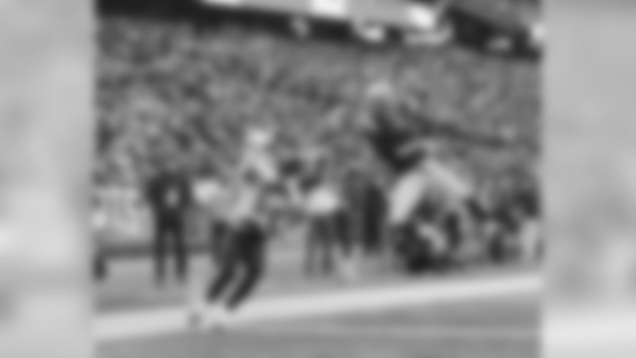 New England Patriots defensive back Malcolm Butler (21) snags an interception in action against the Tennessee Titans Sunday December 20, 2015 in Foxboro, Mass.