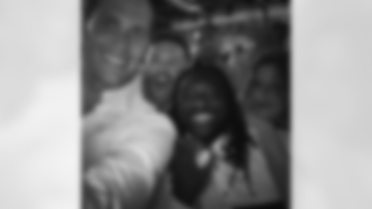 legarette-blount-tb12-gisele-kvn-group.jpg