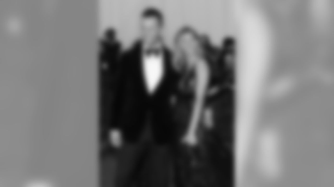 Tom Brady and Gisele Bundchen attend The Metropolitan Museum of Art's Costume Institute benefit gala celebrating "Charles James: Beyond Fashion" on Monday, May 5, 2014, in New York. (Photo by Evan Agostini/Invision/AP)