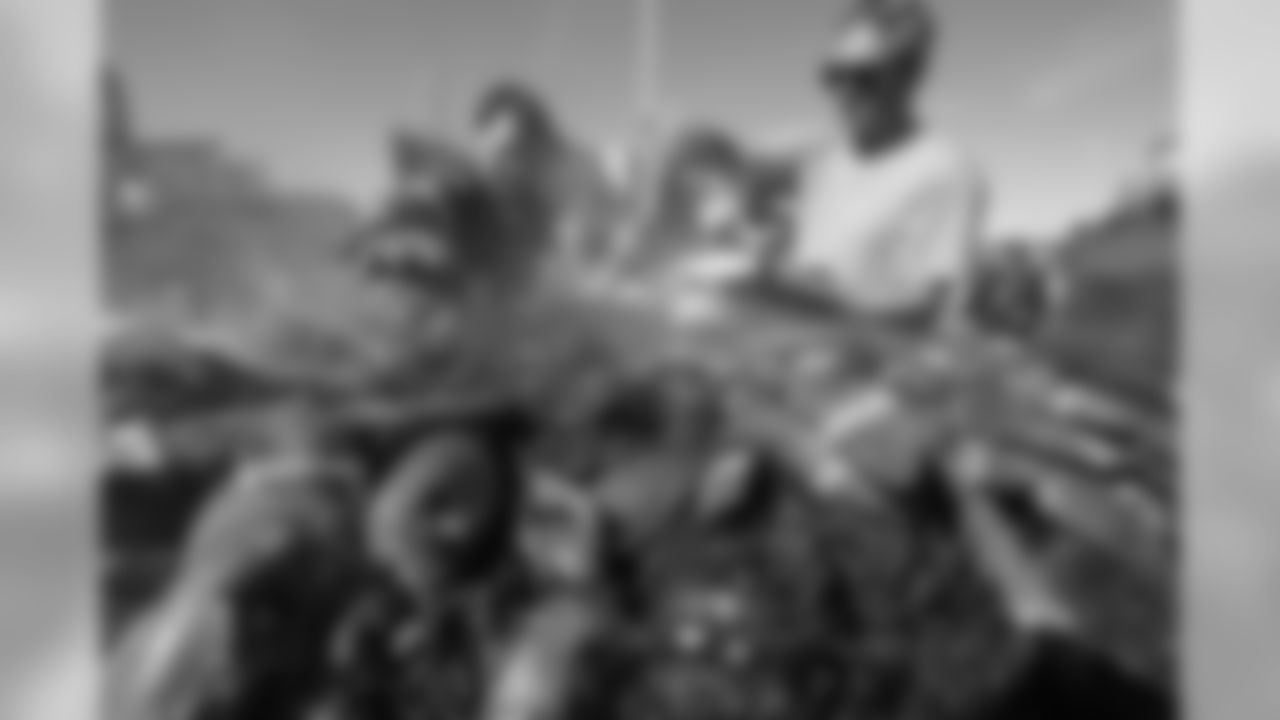 092715tailgating_ea09.jpg
