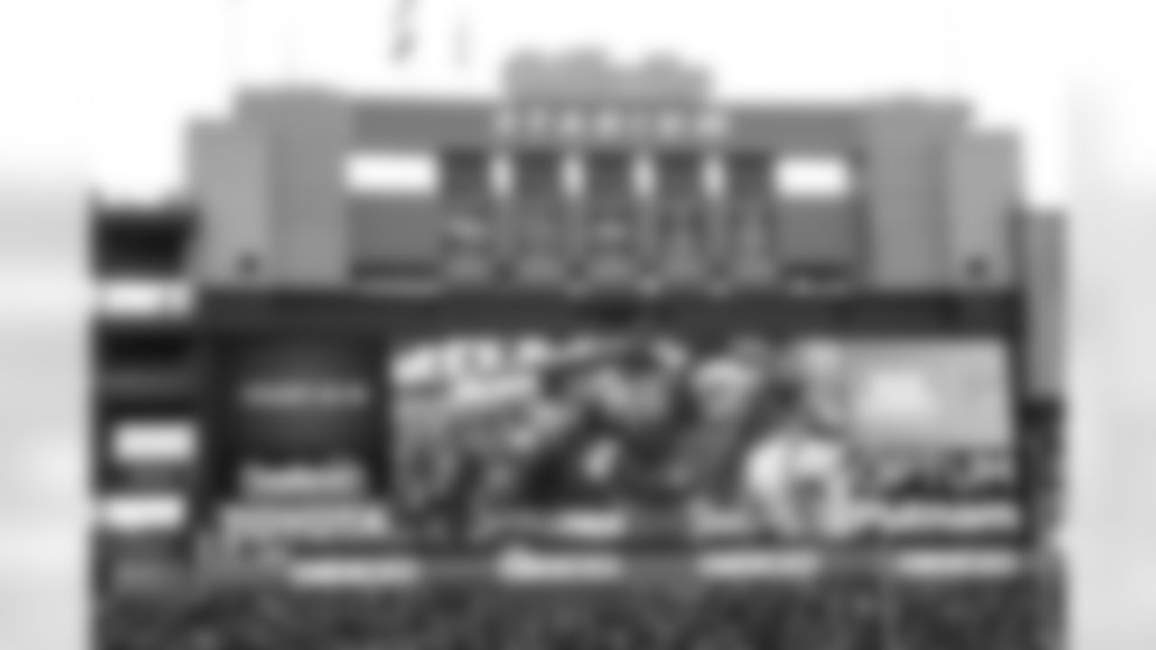thankyoufans_bb122417_mrkt1633.jpg