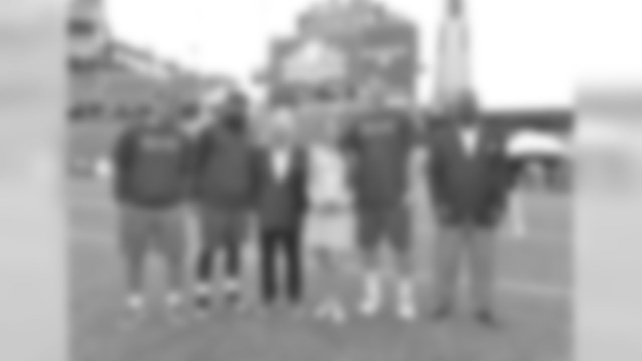 missamazing_andreanevins_field_small.jpeg
