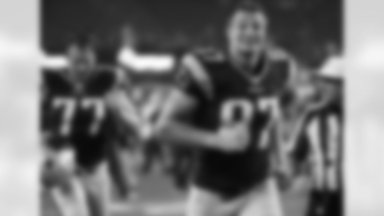 New England Patriots tight end Rob Gronkowski leaves the field after an NFL football game against the New York Giants Thursday, Sept. 3, 2015, in Foxborough, Mass. (AP Photo/Winslow Townson)