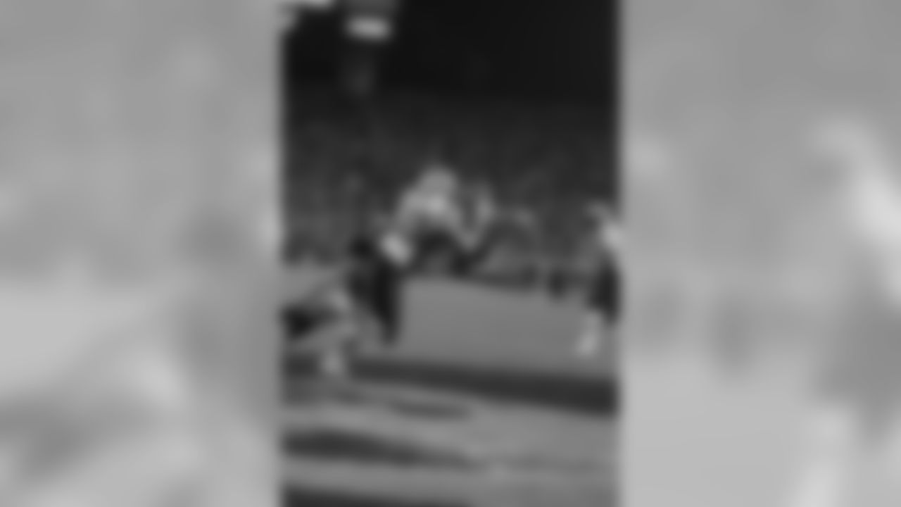 Mike Vrabel two-yard TD catch to break third-quarter tie (XXXIX vs Eagles)