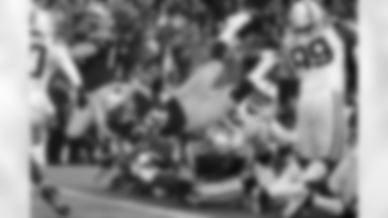 Mike Gillislee (35).