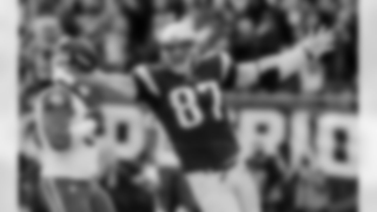 New England Patriots tight end Rob Gronkowski (87) celebrates his touchdown catch during the second half of an NFL football game against the New York Jets, Sunday, Oct. 25, 2015, in Foxborough, Mass. (AP Photo/Charles Krupa)