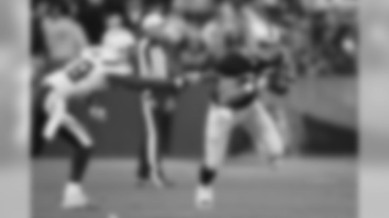 John Madsen escapes the Chargers defender and heads upfield in 2007.
