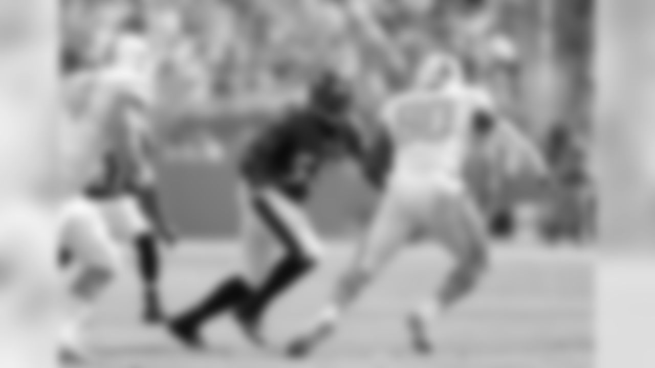 Ravens LB Elvis Dumervil
