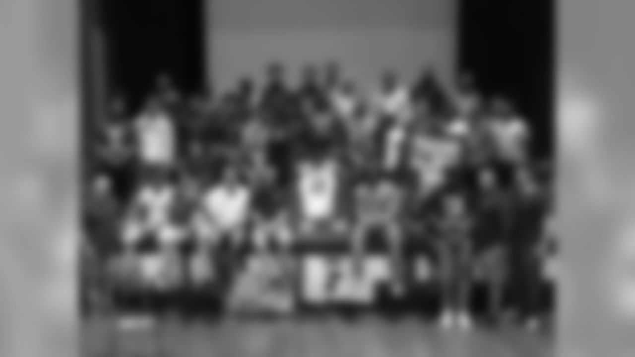 easie91 (Dominique Easley): Thank you to @gambo3241 and the entire Curtis high school faculty and students as well as my manager @evanodeseye for the retirement of my jersey.