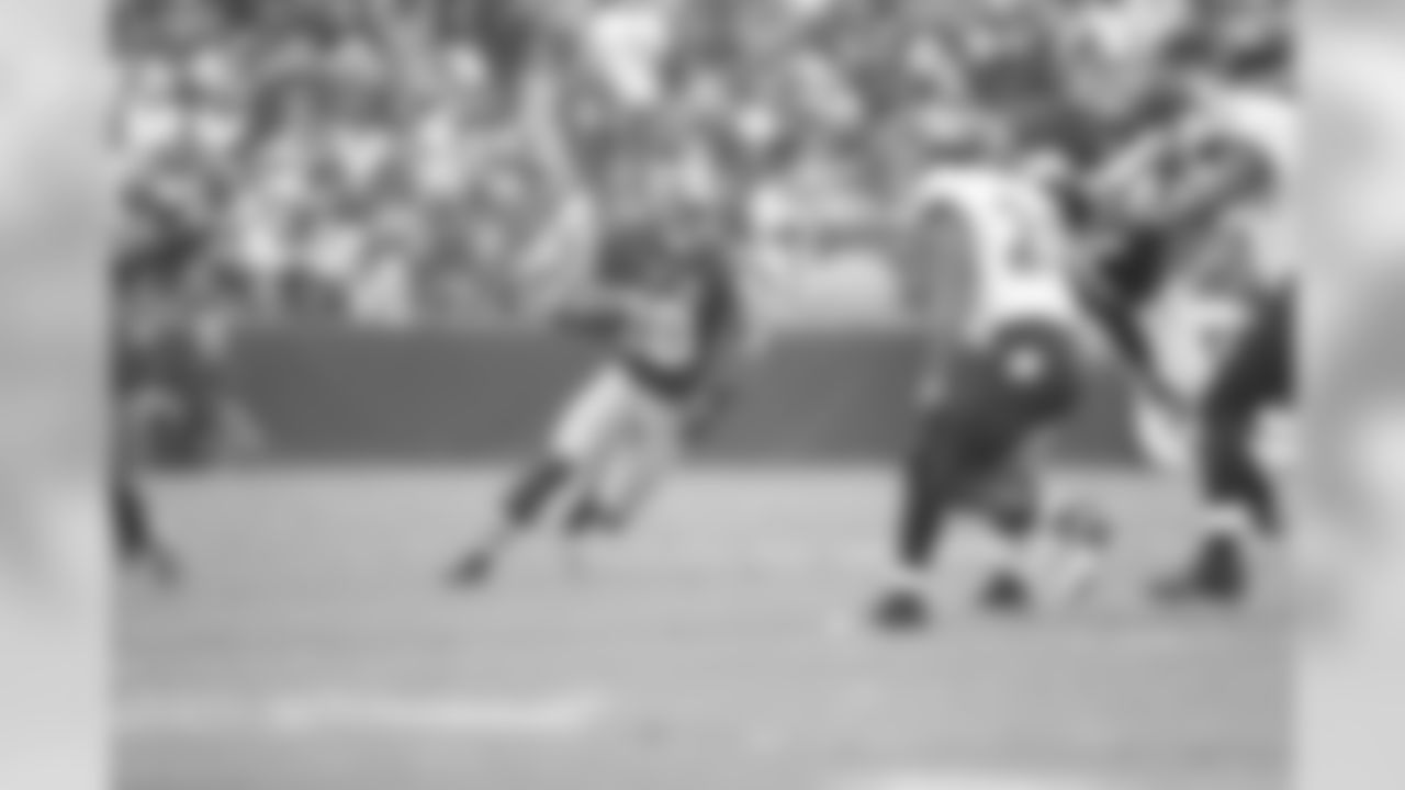 Redskins WR Pierre Garcon runs free after a reception.